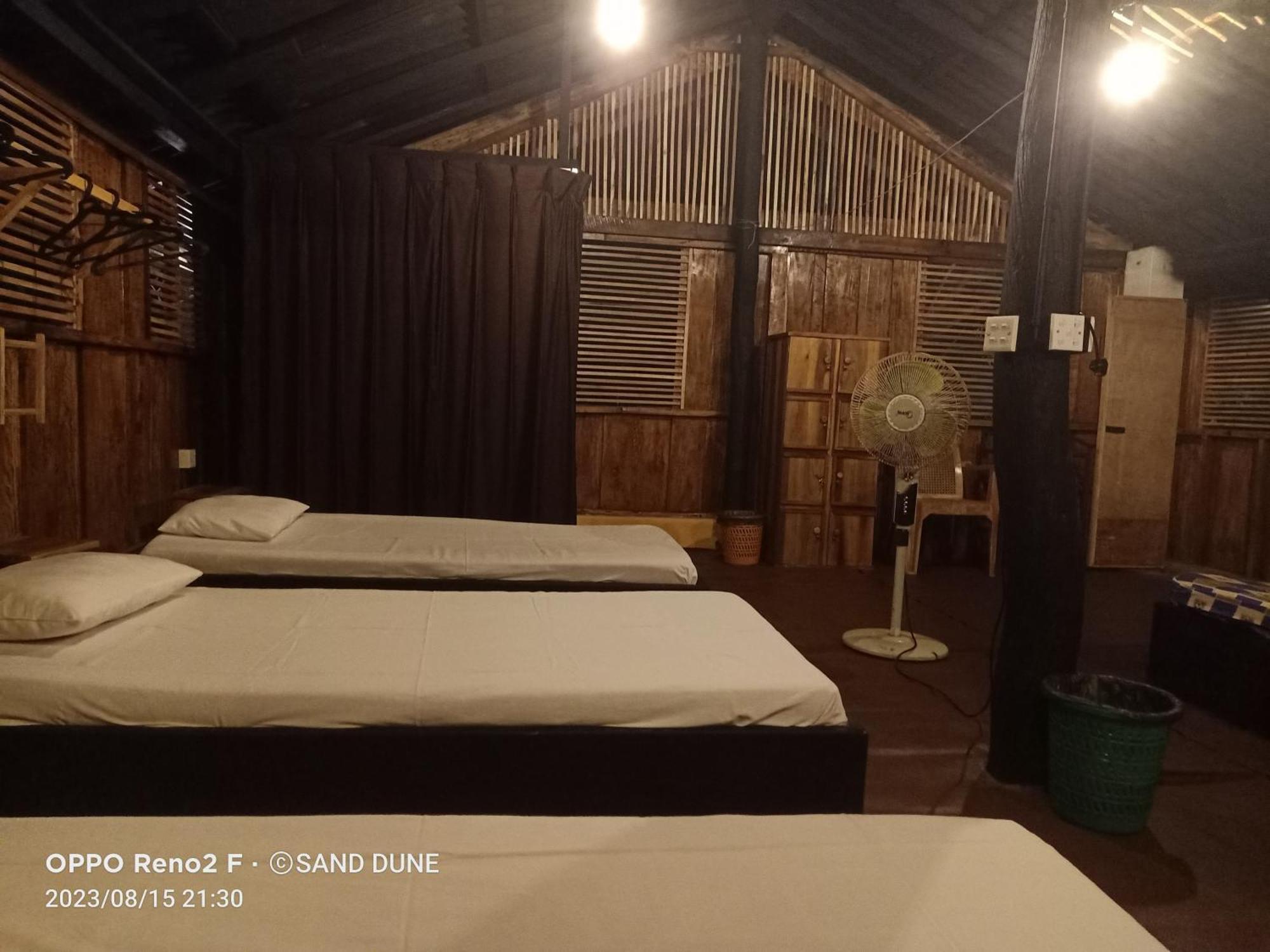 Dune & Surf Camp Guest house *
