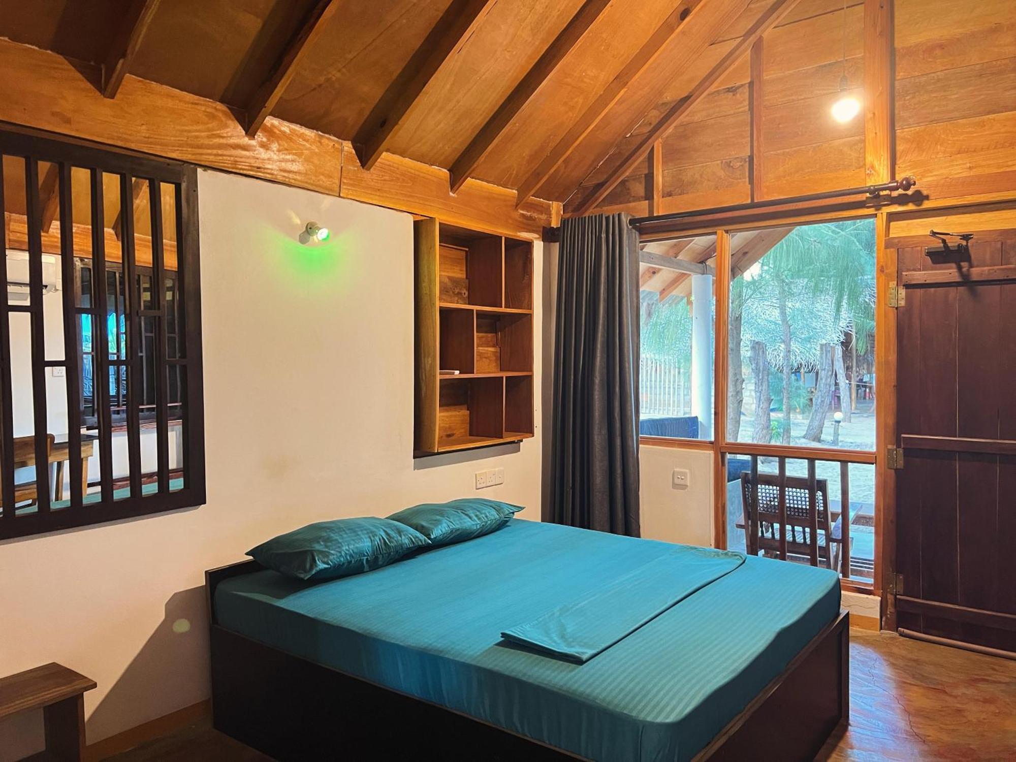 Dune & Surf Camp Guest house Arugam Bay