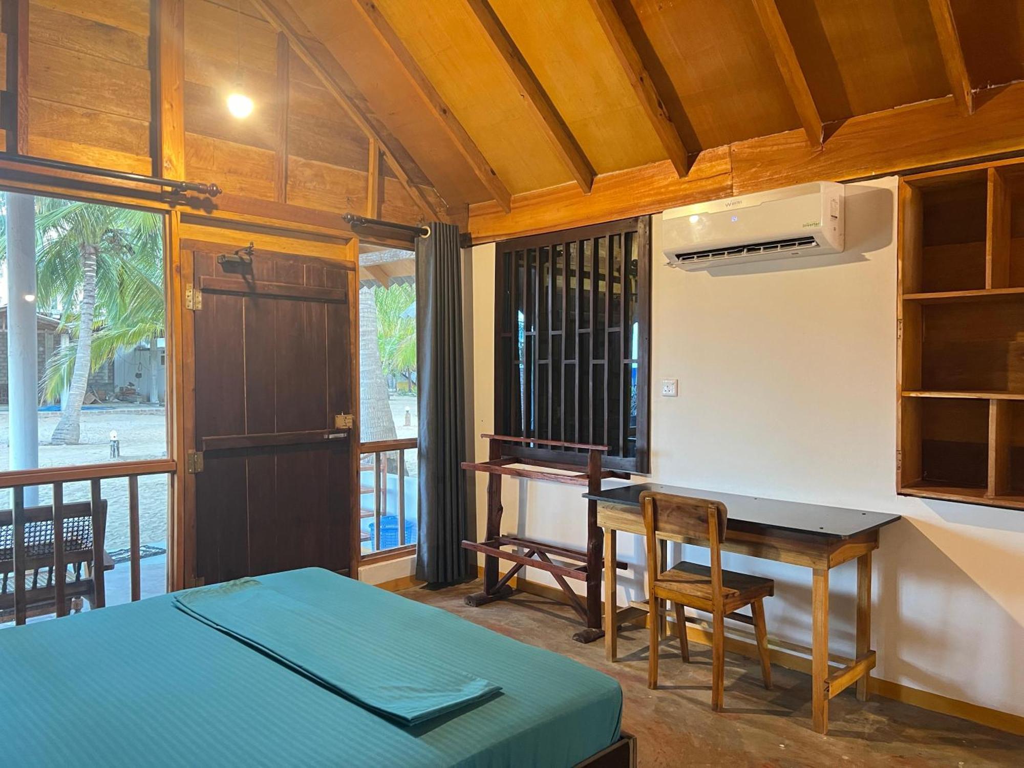 Dune & Surf Camp * Arugam Bay