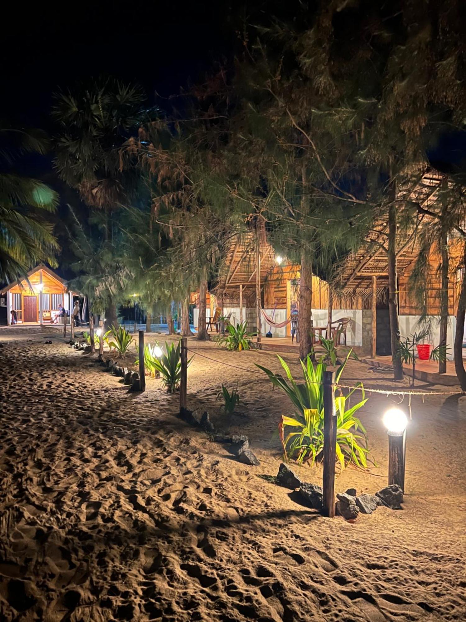 Dune & Surf Camp * Arugam Bay