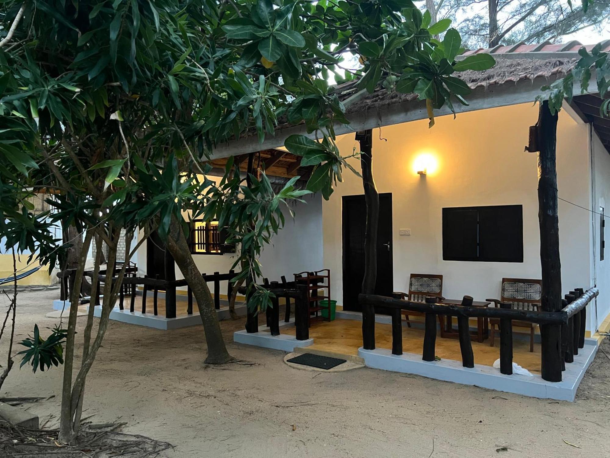 गेस्ट हाउस Dune & Surf Camp Arugam Bay